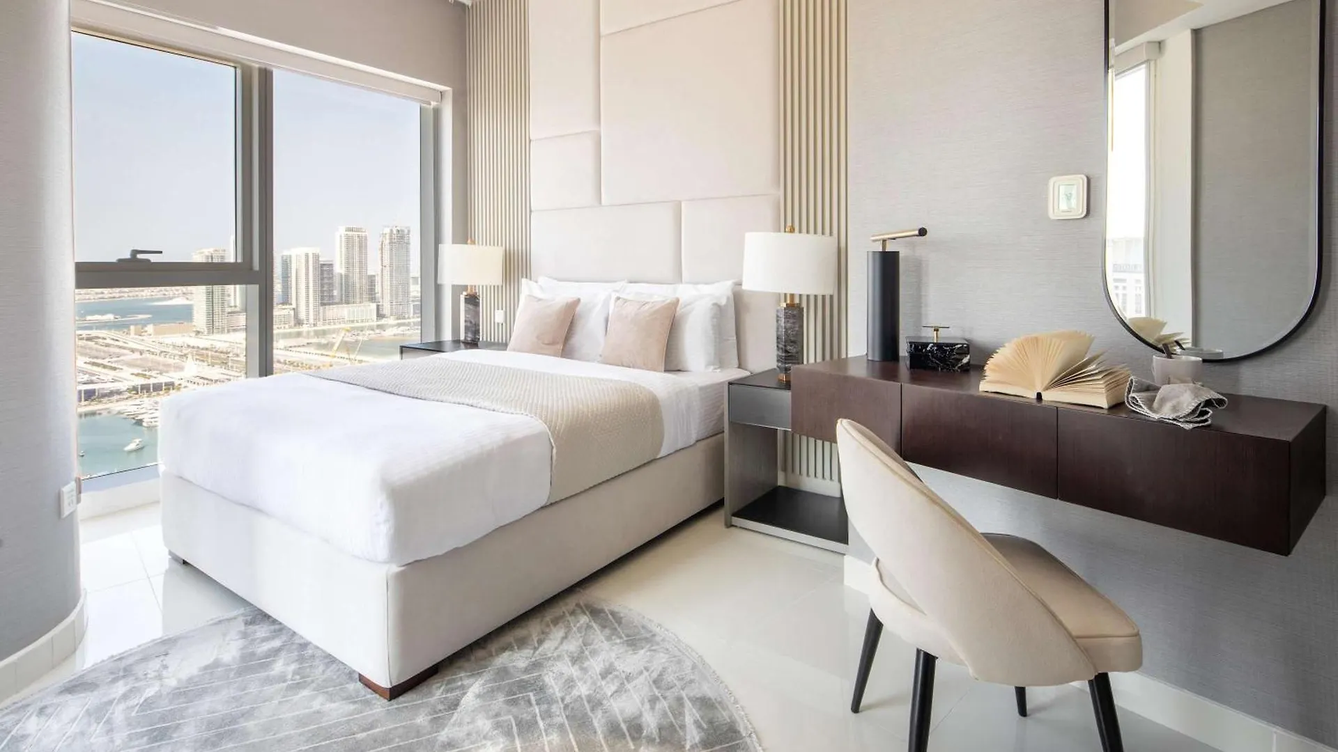Frank Porter - Damac Heights Dubai 0*,