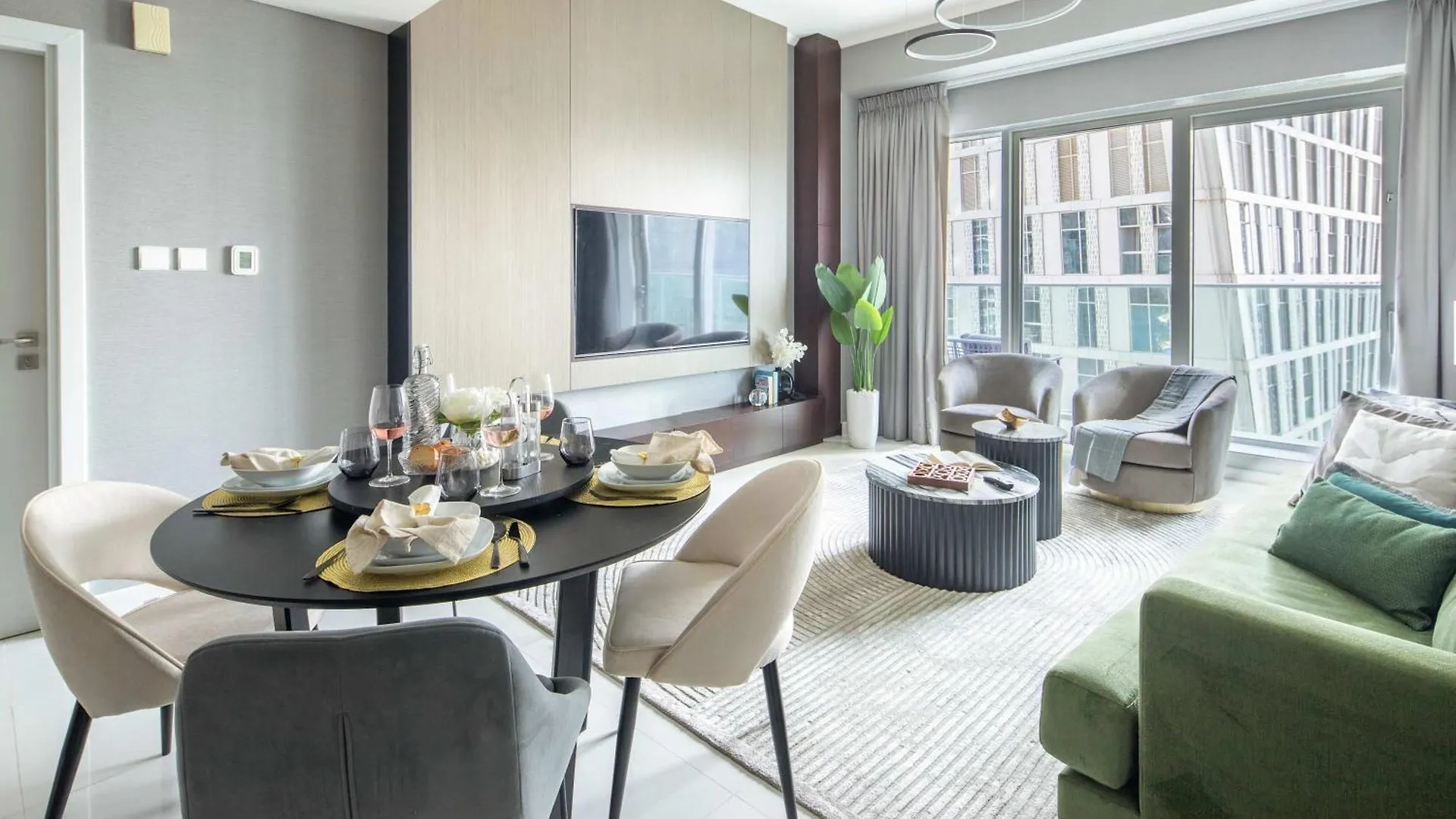 Frank Porter - Damac Heights Dubai 0*,